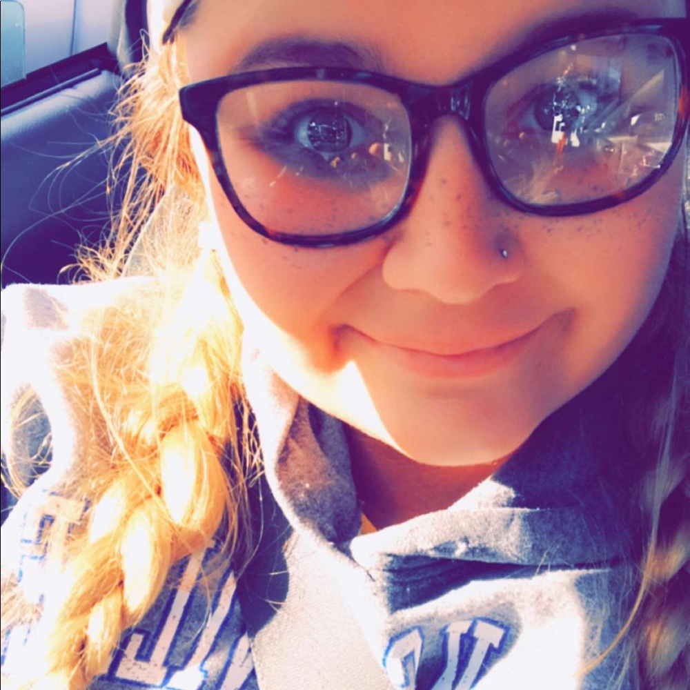 Meet your Posher, Elizabeth